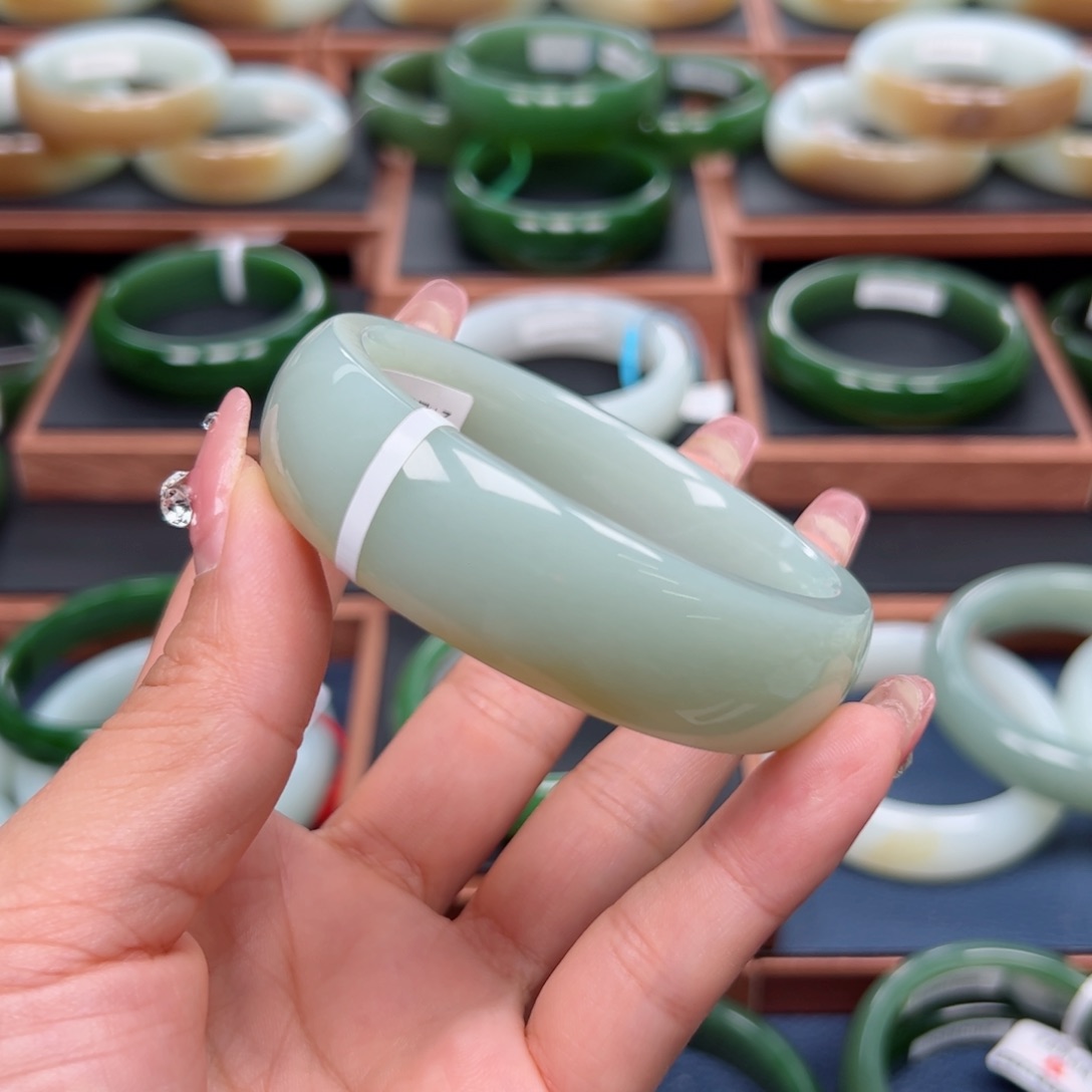 未镶嵌手镯和田玉林*姐