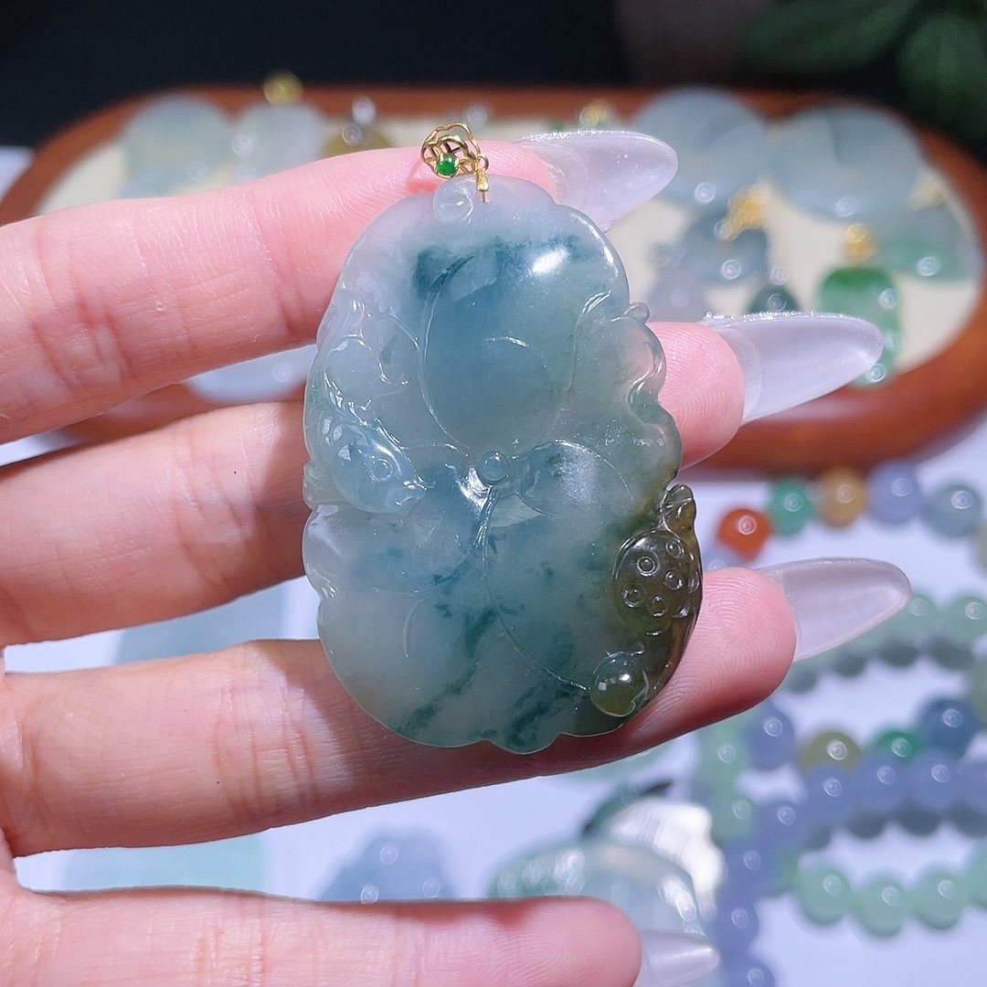 翡翠颈饰18K金镶嵌荷叶鱼