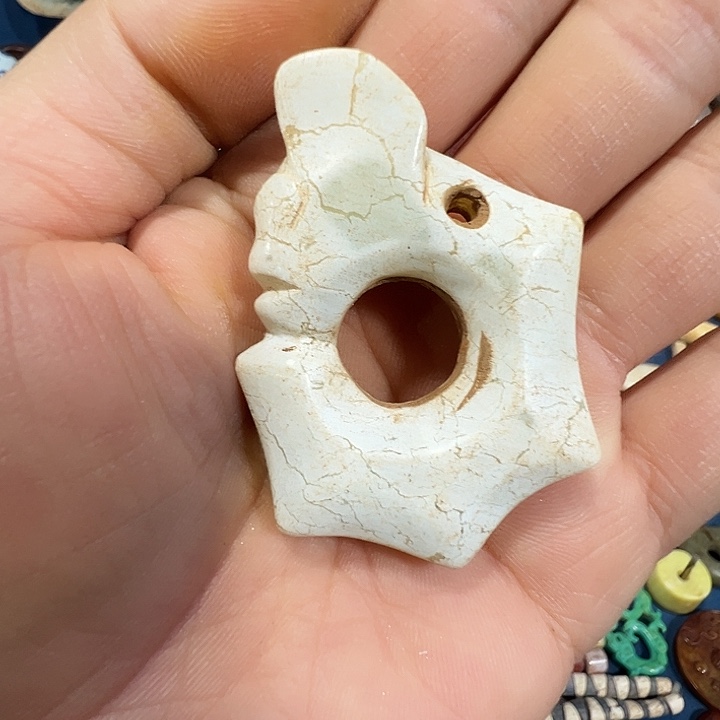 石***融透闪石质玉未镶嵌挂件