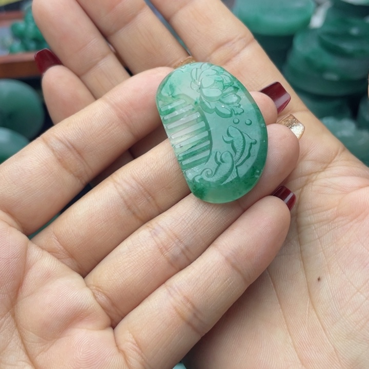 石英质玉颈饰未镶嵌