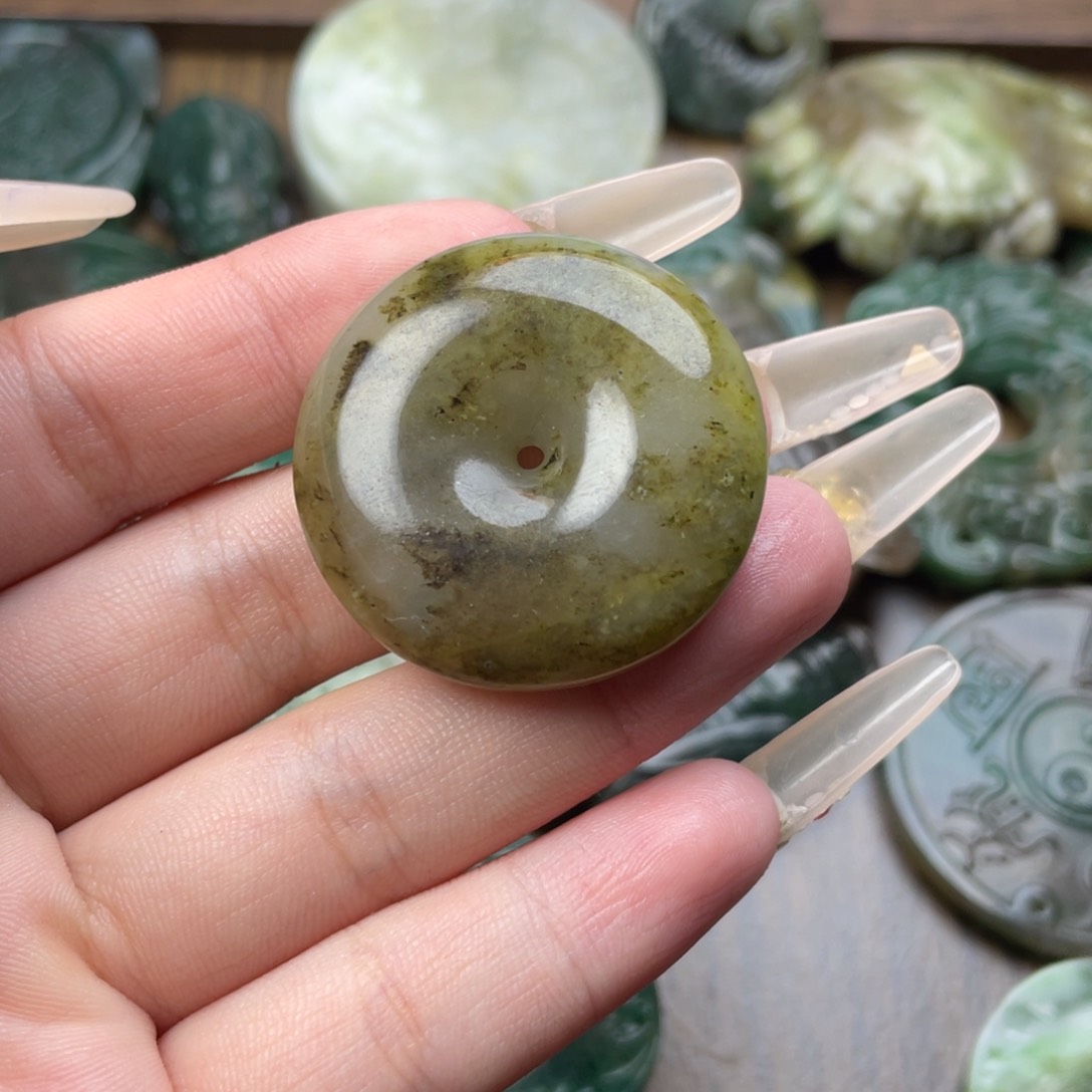 独山玉未镶嵌颈饰