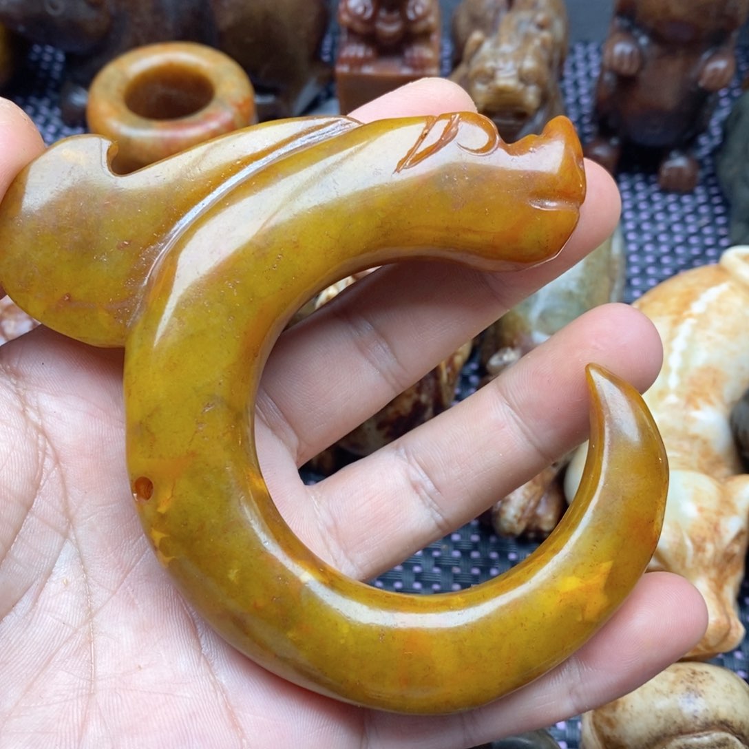 蛇纹石玉未镶嵌颈饰