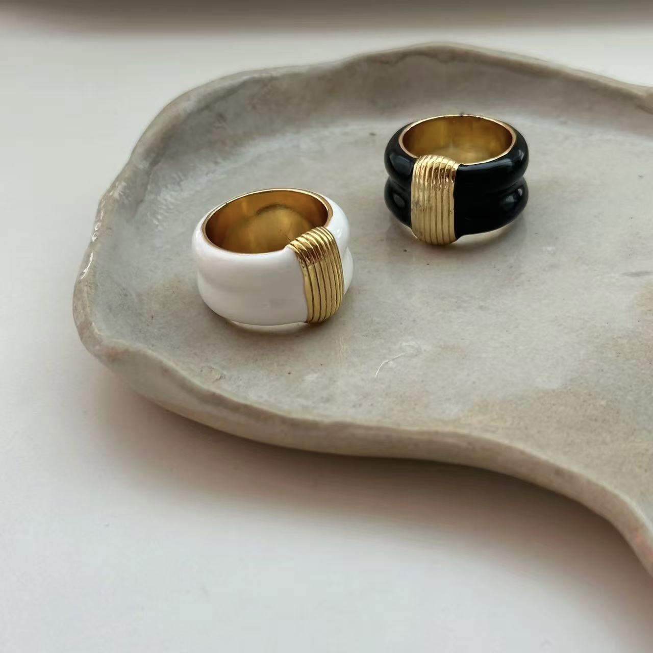 烙哥MEEGHERBE黑色滴油镀金黑金珐L琅条纹食指戒ins风指H环