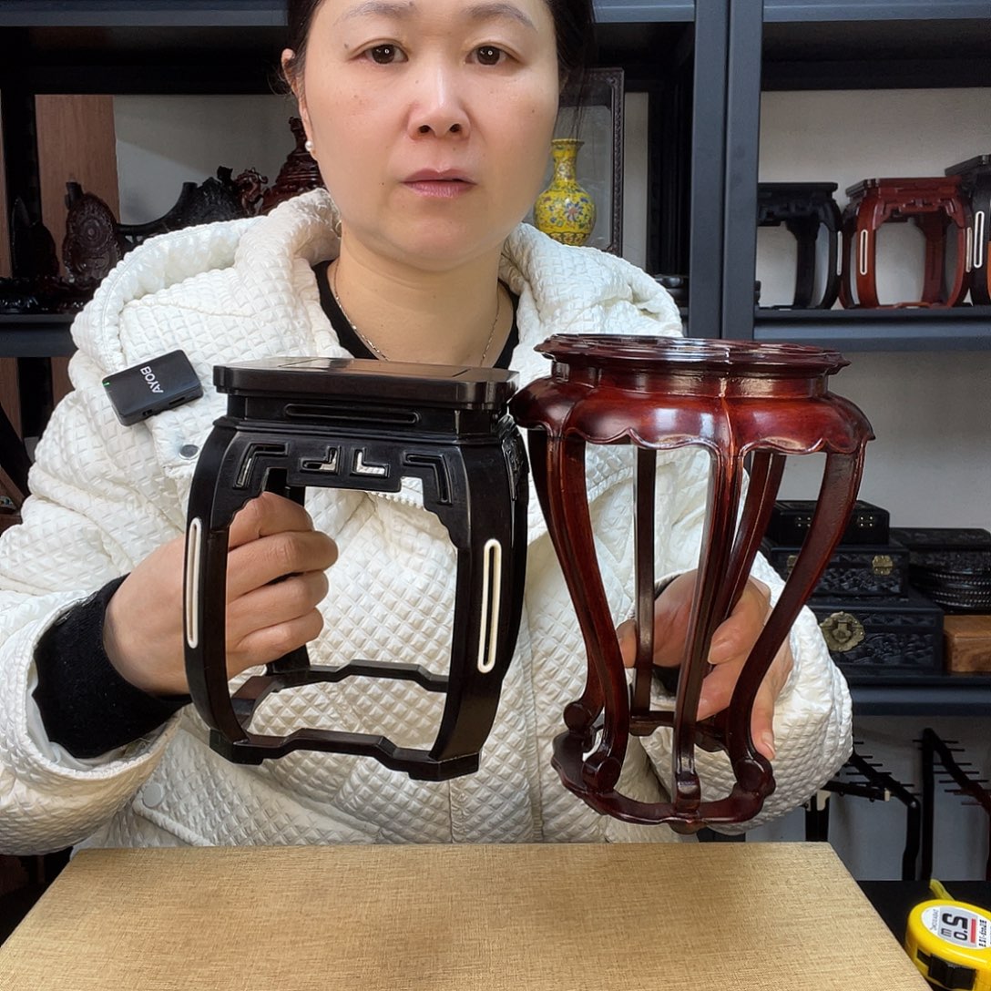 木红木花架两个工艺品
