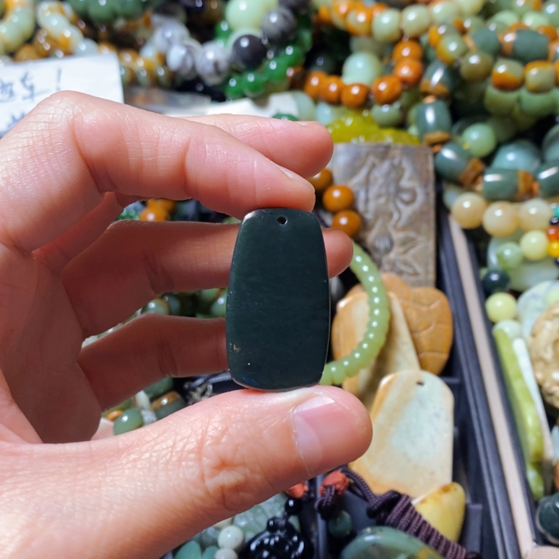 岫岩老玉（透闪石质玉）未镶嵌颈饰