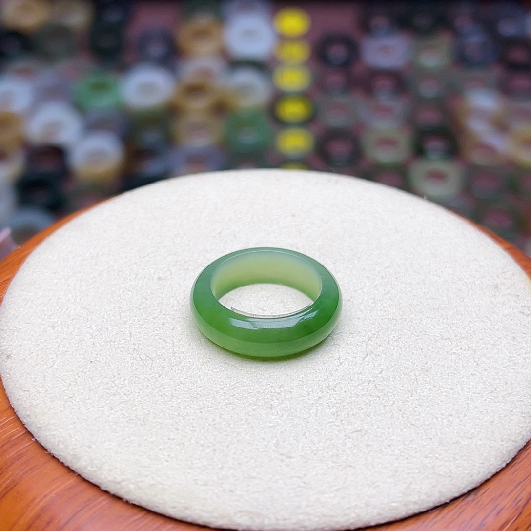 和田玉戒指未镶嵌15.1内径渐变绿