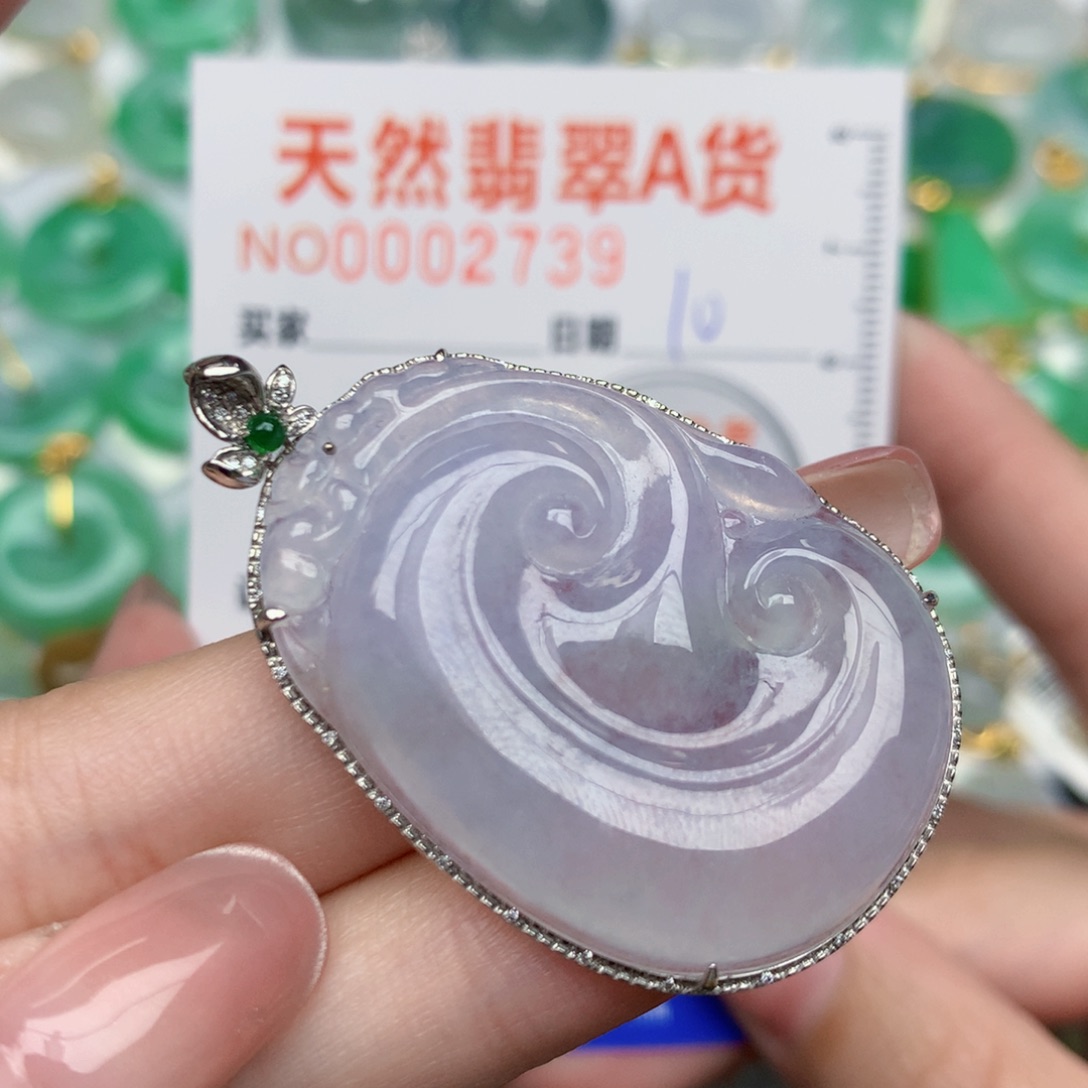 翡翠18K金镶嵌颈饰芋****茶如意