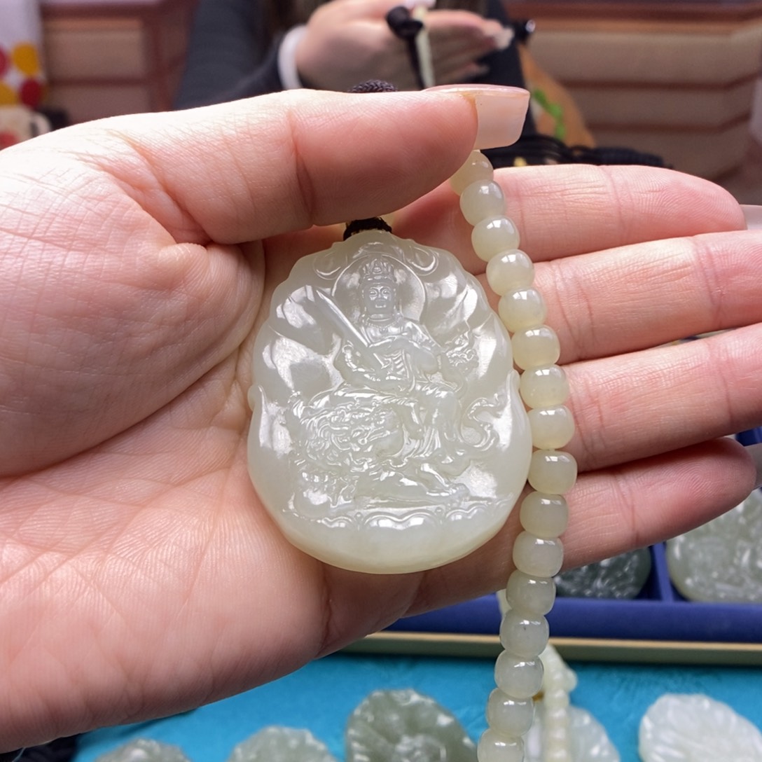 和田玉颈饰未镶嵌萨****哥