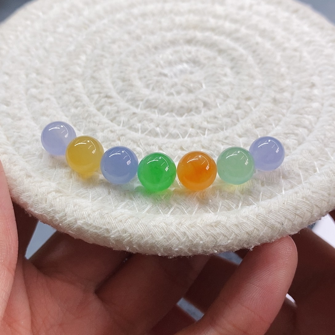 散珠翡翠每个不同价，发其一