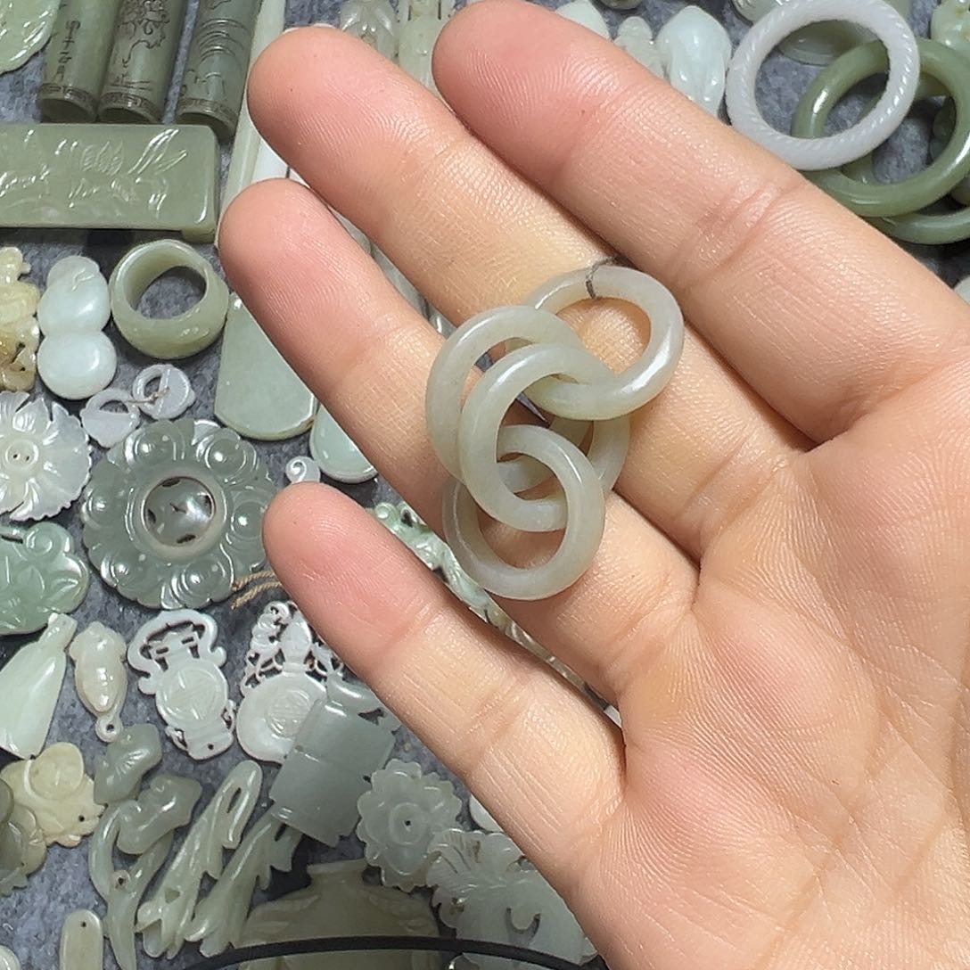 和田玉耳饰未镶嵌