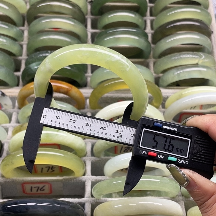 蛇纹石玉未镶嵌手镯176