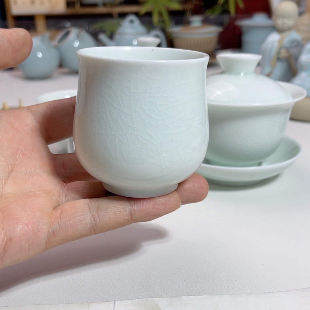 透***壳玉青美人杯一级一只，合并发货