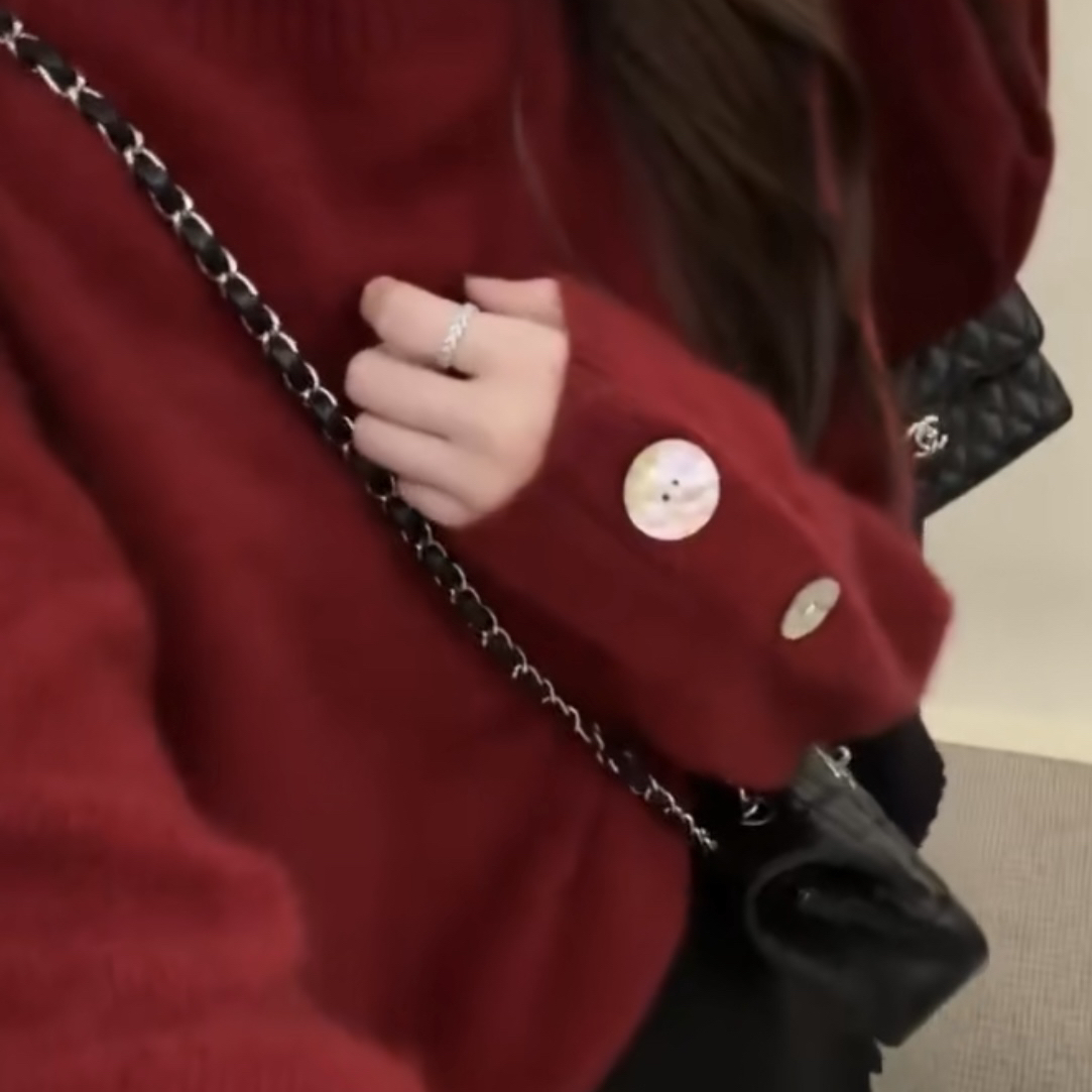 韩版气质宽松圆领袖口扣子羊毛毛衣女2025冬季新时尚百搭上衣