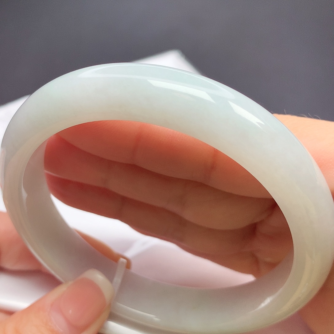 翡翠手镯未镶嵌63.7圈口