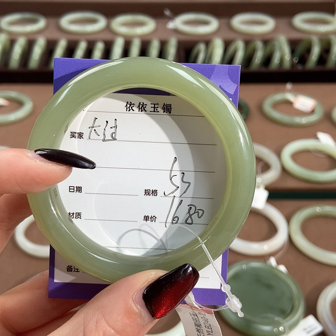 和田玉手镯未镶嵌大*