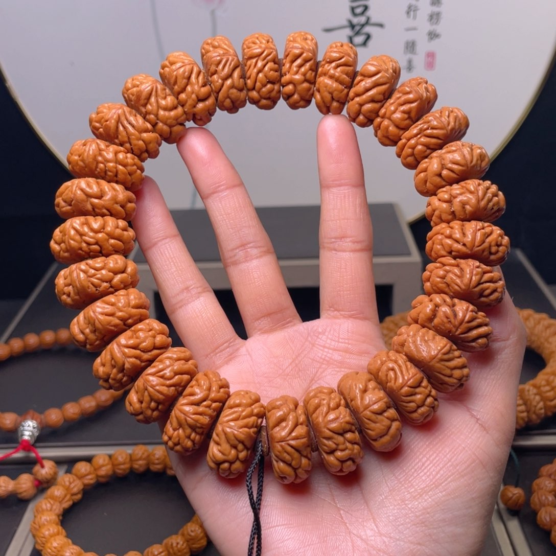 宝***哥桃核吊坠24尺寸豹子头