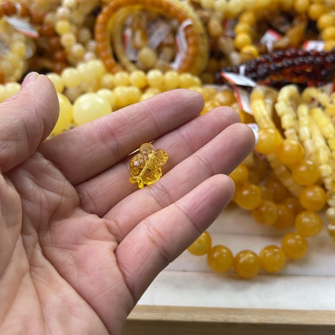 琥珀珠宝奇石未镶嵌