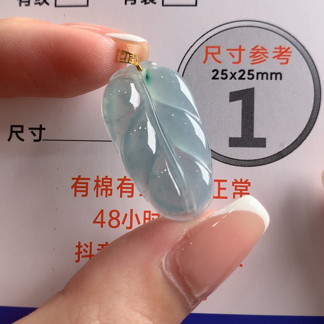 颈饰18K金镶嵌翡翠