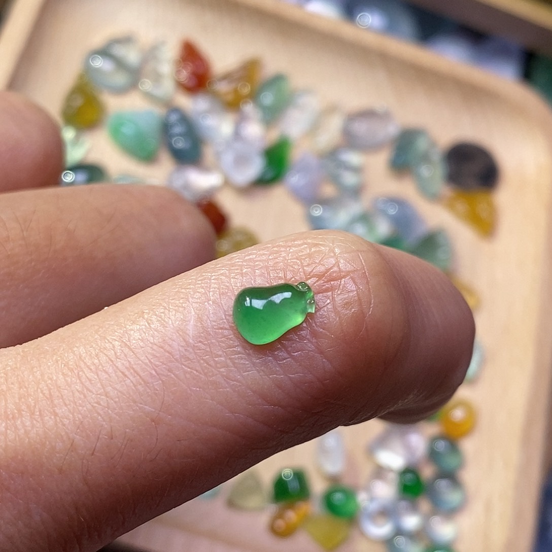 翡翠颈饰未镶嵌翡翠