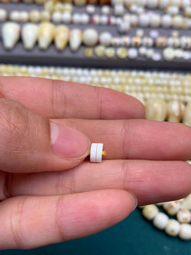 天然蜜蜡油漆白妖孽直切隔片6*1.7mm（误差0.1mm）