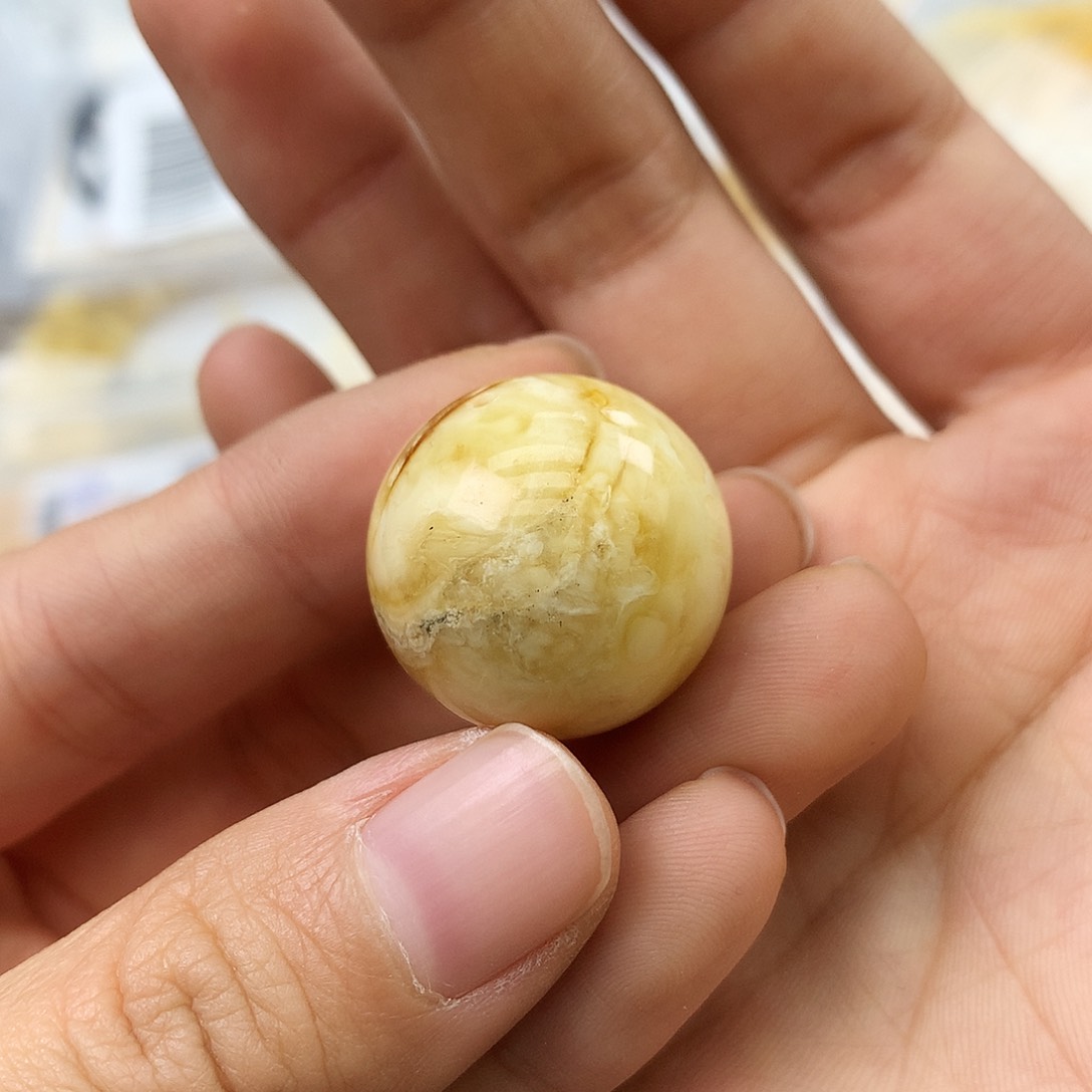 未镶嵌琥珀珠宝奇石