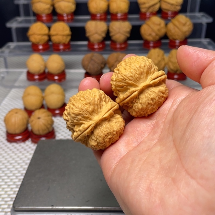 文玩核桃把件8麒麟王