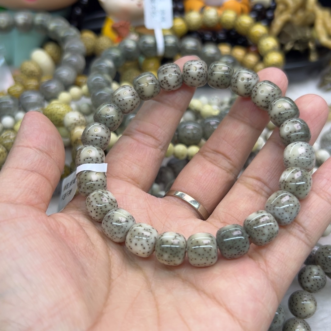 星月菩提手串刘*10/9    石玉料