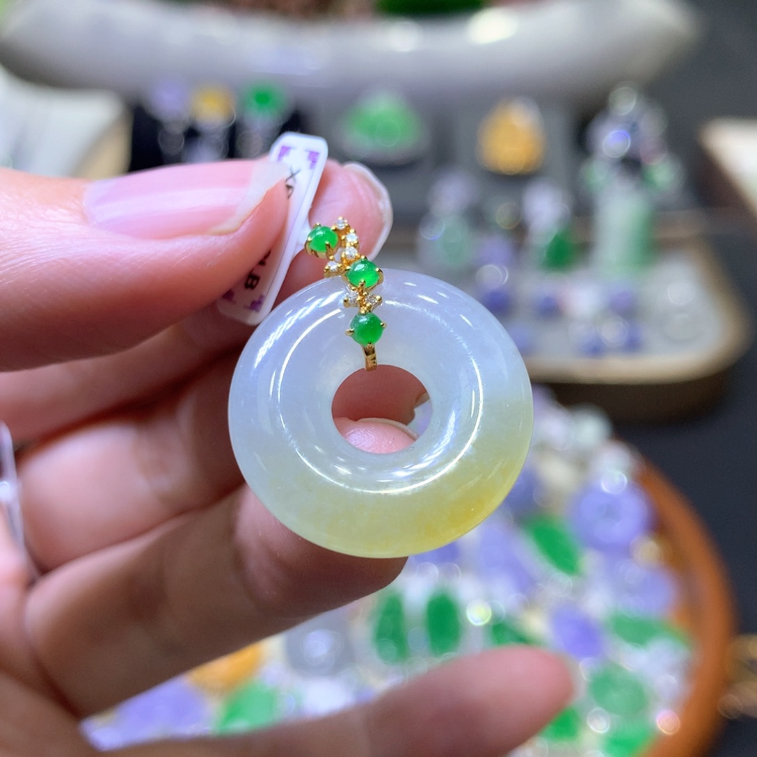 【闪购商品】翡翠颈饰18K金镶嵌翡翠吊坠项链