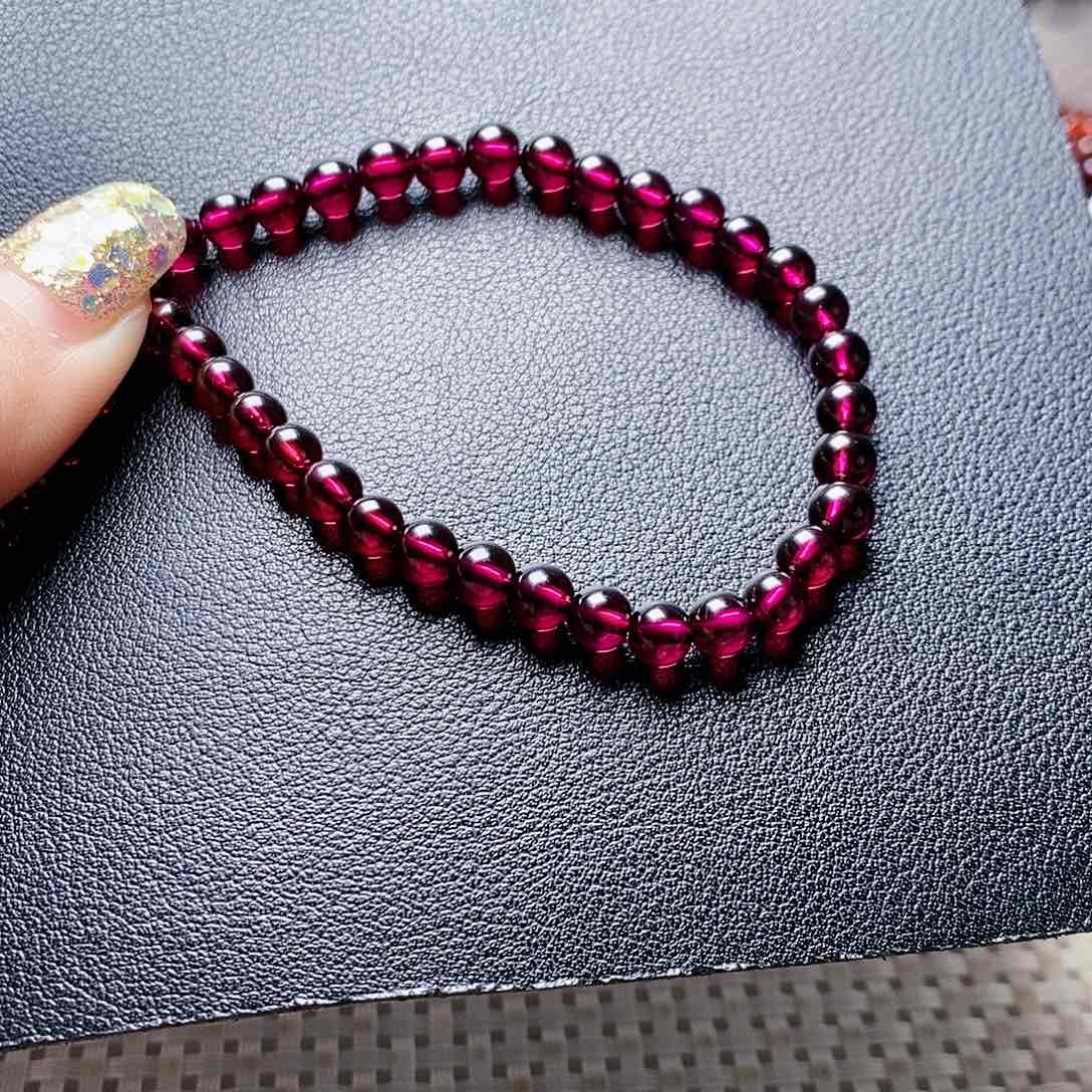 石榴石手链未镶嵌一***?5.8单圈毕业级