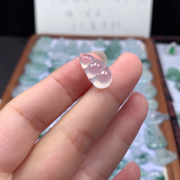 颈饰未镶嵌翡翠高冰福豆