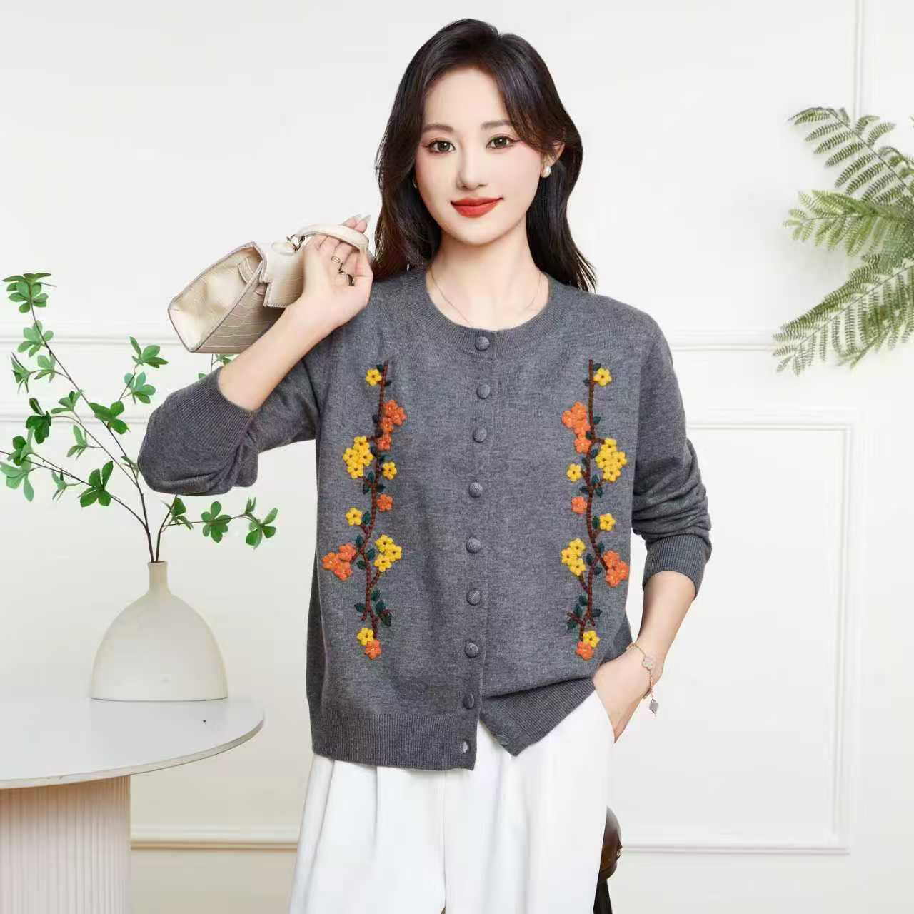 【以•恩】新款薄款常规女提花不褪色圆领衫针织时尚女装重工绣花