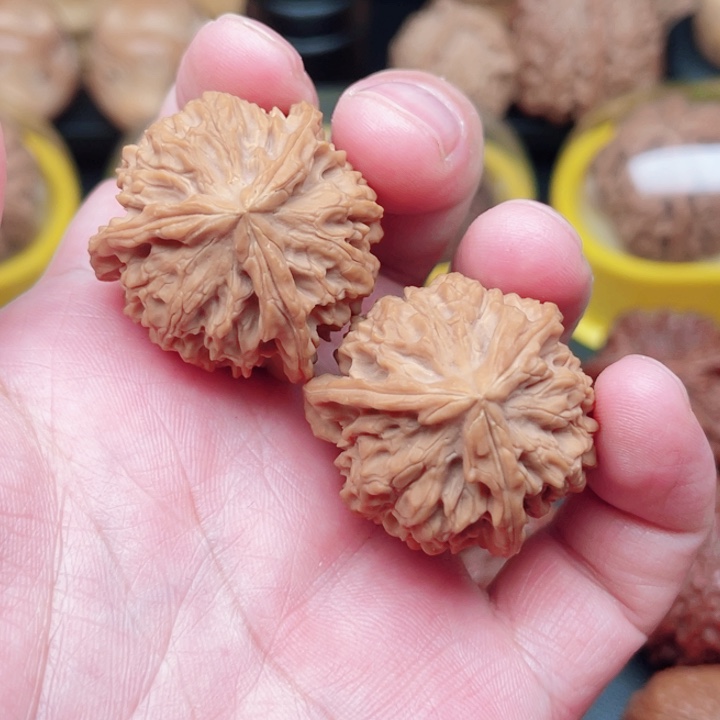 文玩核桃把件野生小众三棱33×33×32