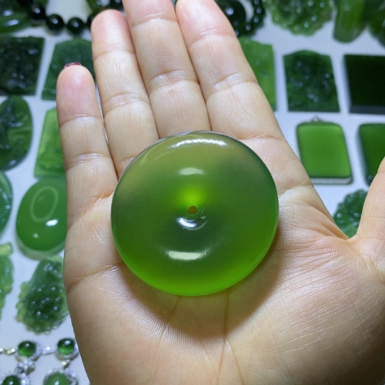 【闪购商品】蛇纹石玉颈饰未镶嵌?*?