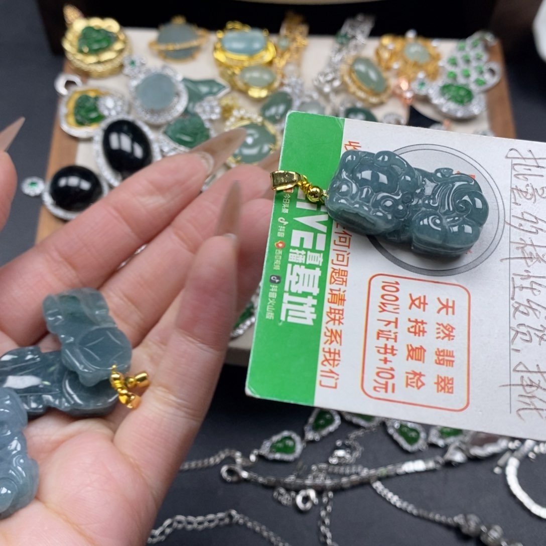 翡翠颈饰未镶嵌翡翠