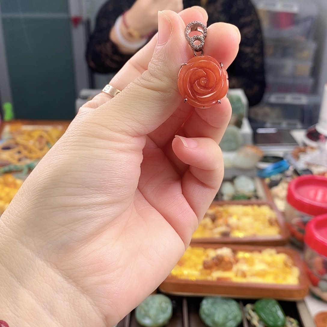 颈饰合金南红玛瑙