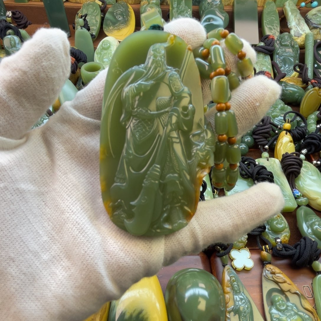 老***酒岫岩河磨玉（透闪石质玉）未镶嵌挂件