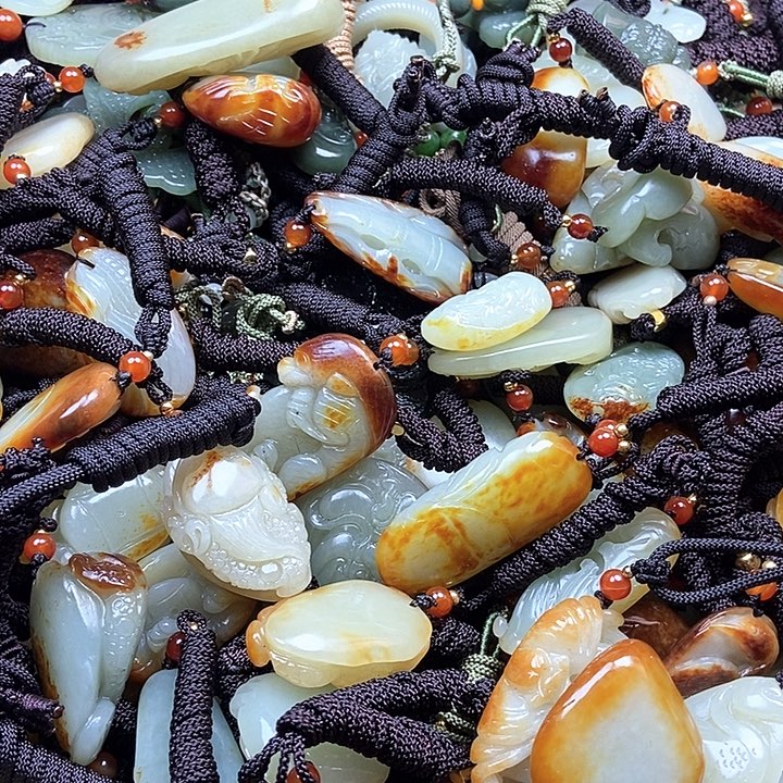 和田玉颈饰未镶嵌