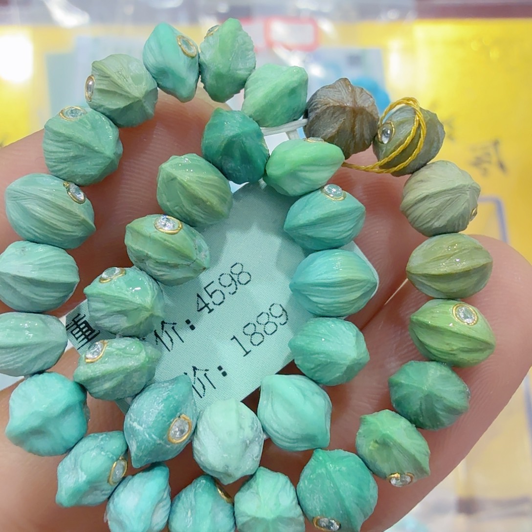 绿松石未镶嵌珠宝奇石