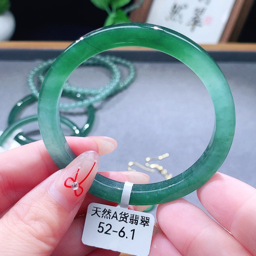 翡翠未镶嵌手镯（圆镯）