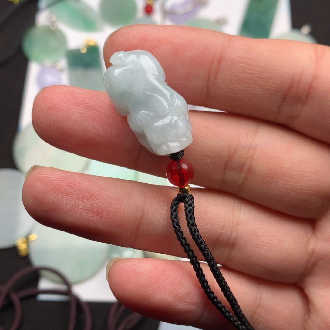 翡翠颈饰足铂镶嵌