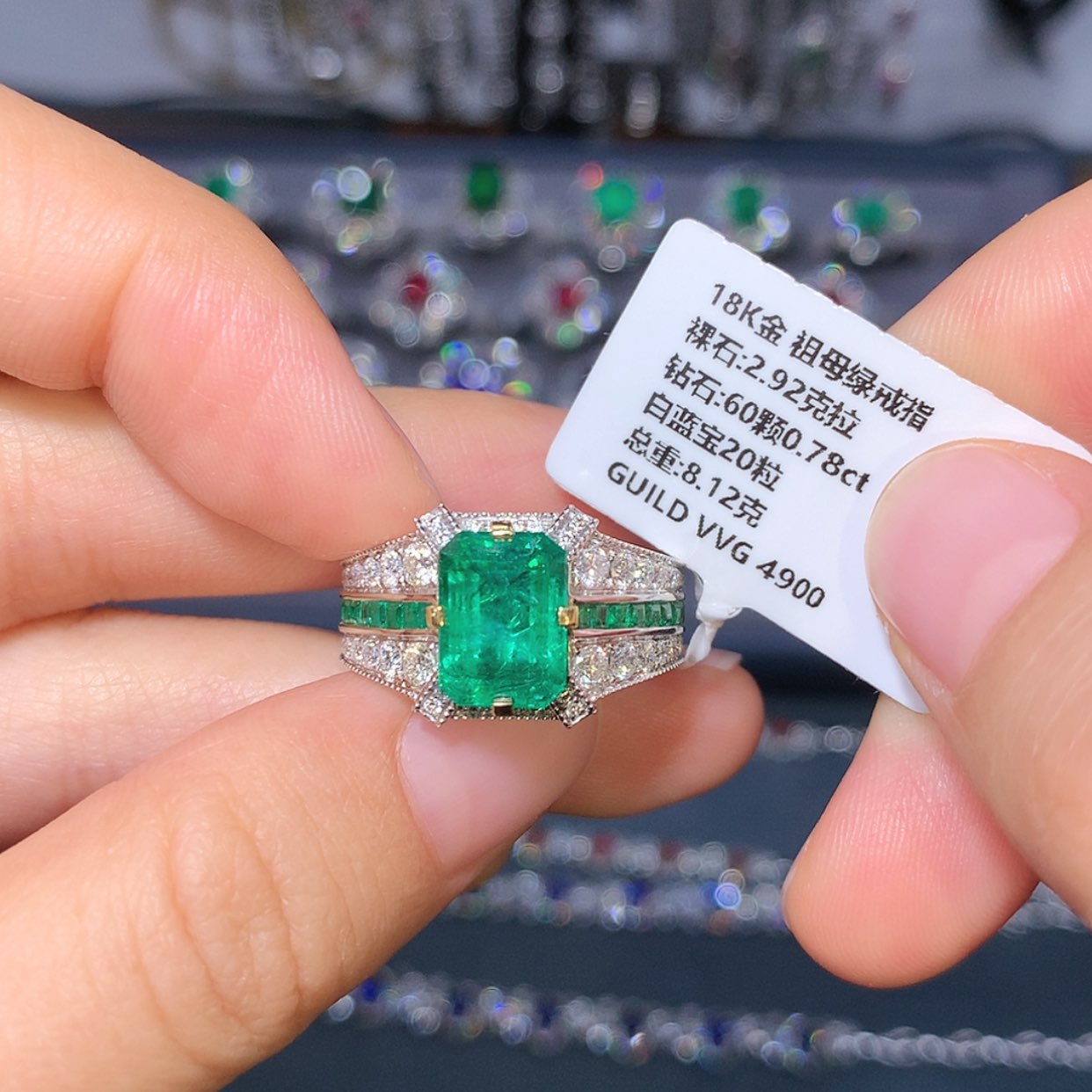 【闪购商品】祖母绿戒指18K金镶嵌