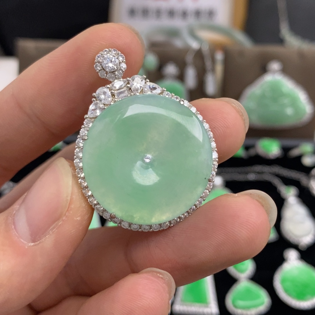 翡翠颈饰银S925镶嵌天然翡翠