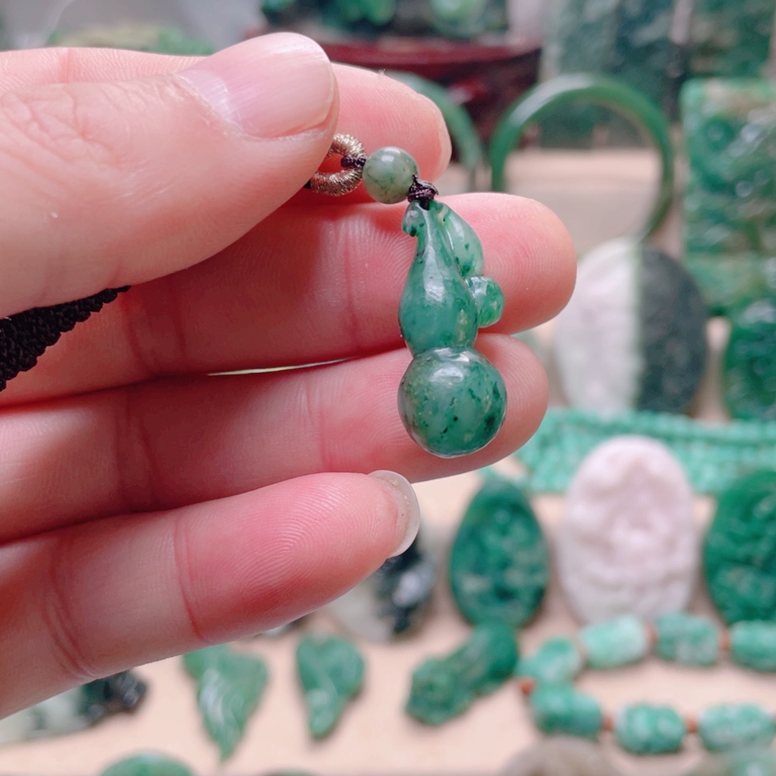 云***火独山玉未镶嵌颈饰