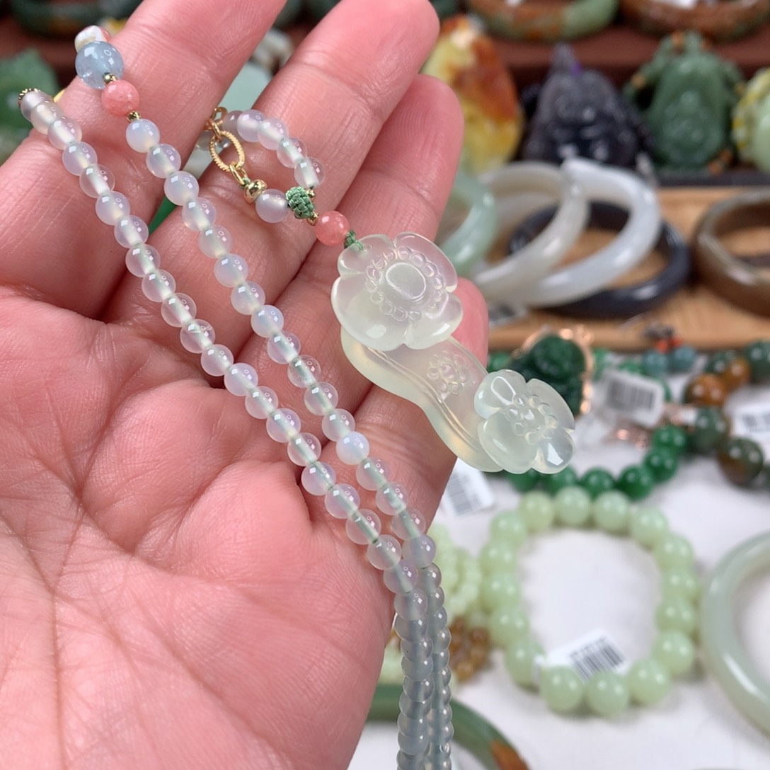 岫玉颈饰未镶嵌吊坠