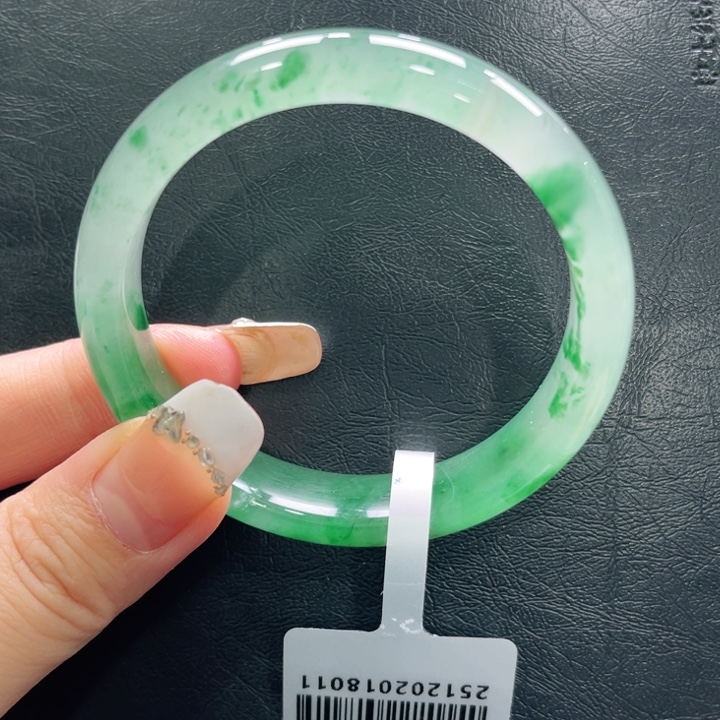 石英质玉（非洲翠）未镶嵌手镯