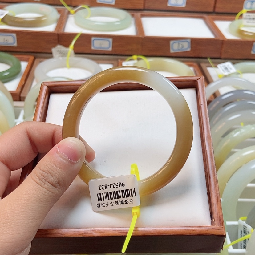 【闪购商品】和田玉手镯未镶嵌