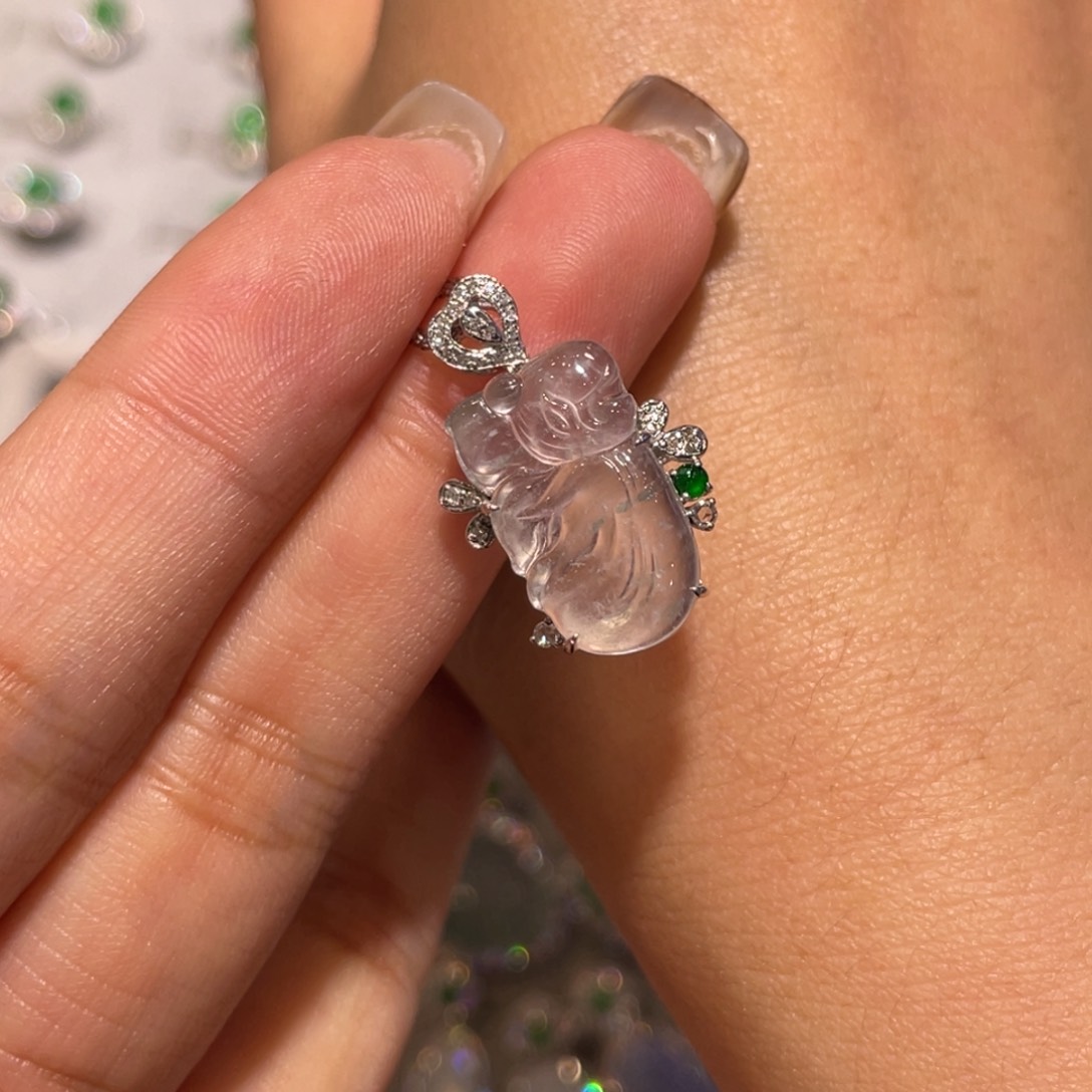 颈饰18K金镶嵌翡翠仙子小天使吊坠