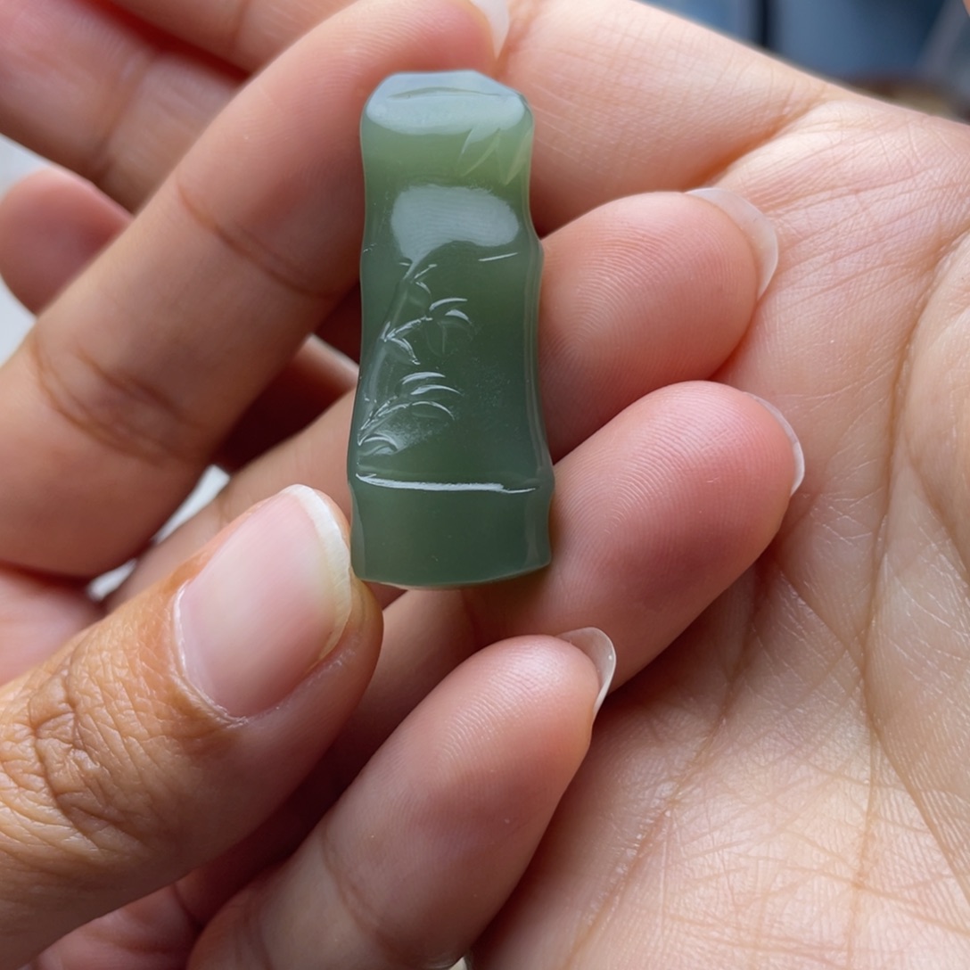 用***8和田玉未镶嵌吊坠(不含链)