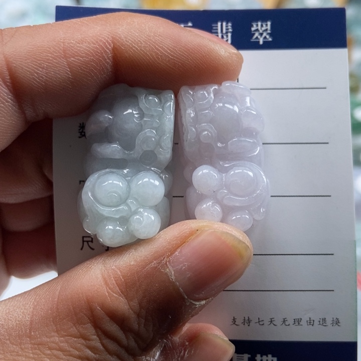 罗***）翡翠未镶嵌颈饰貔貅