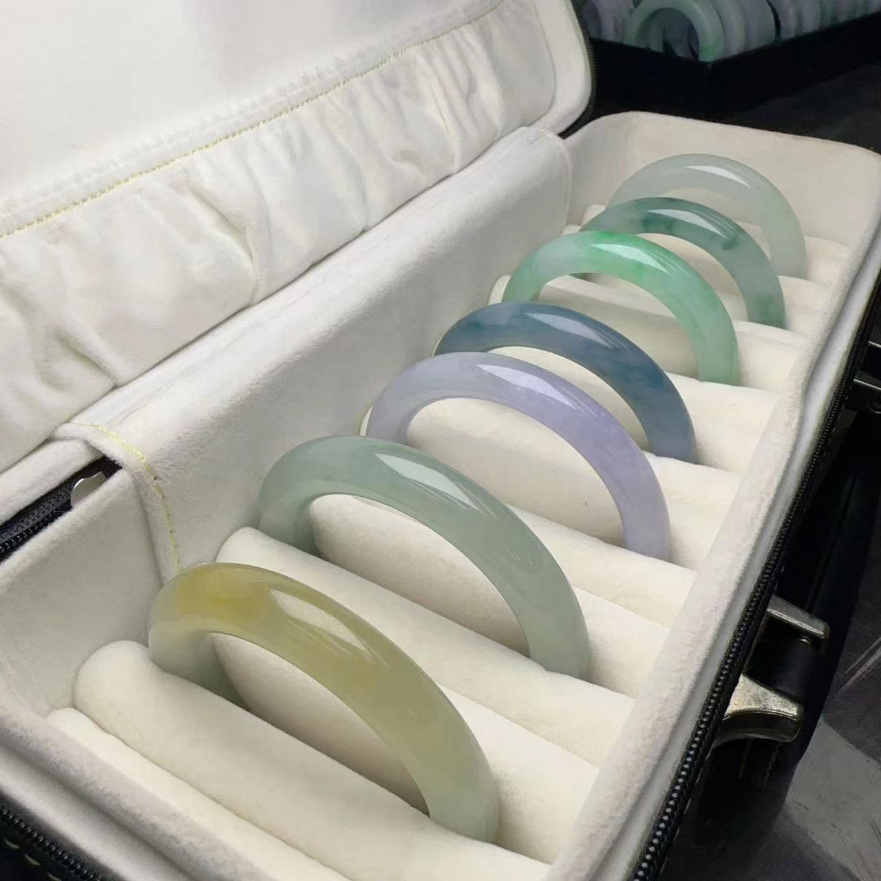 时尚缅料高冰镯对应价格拍